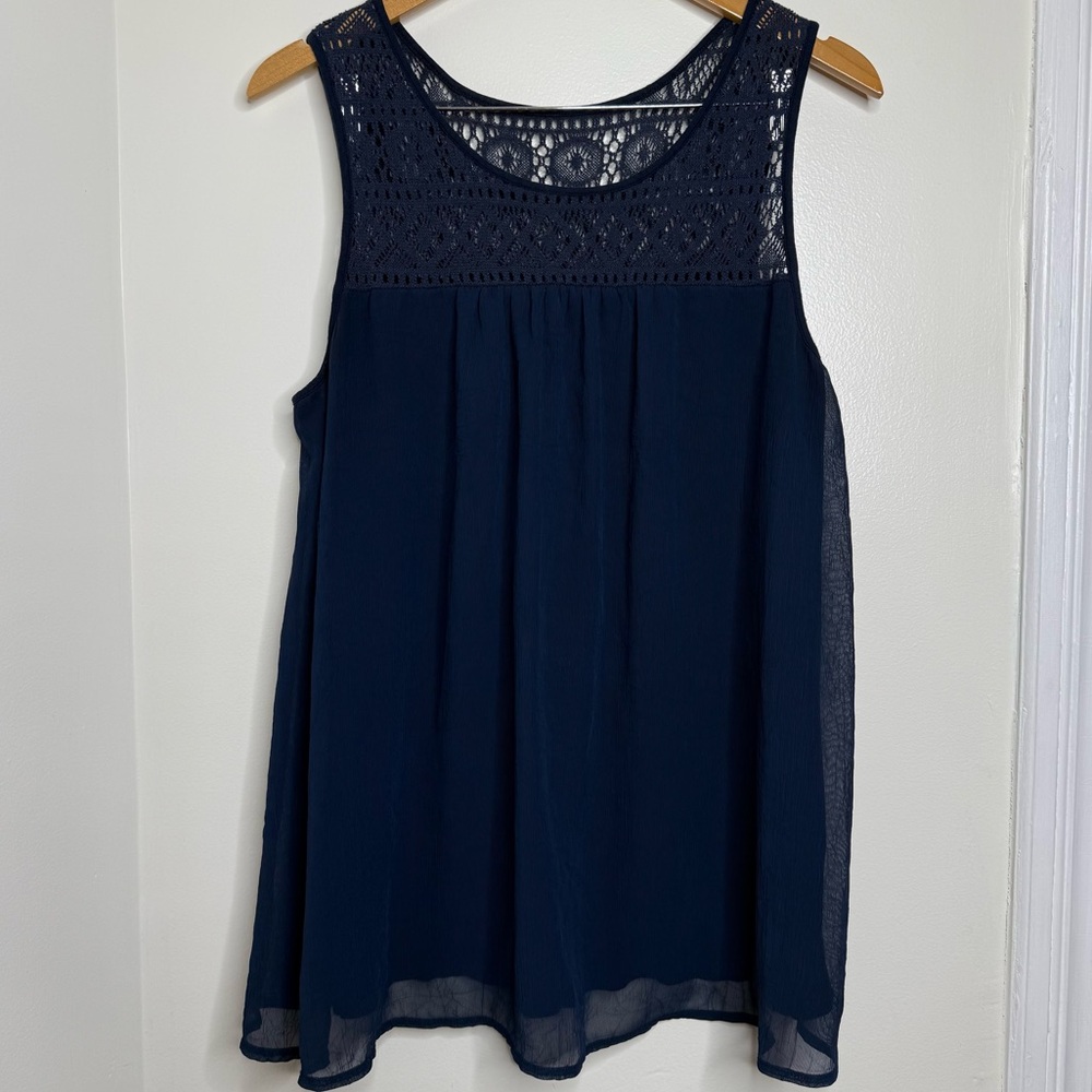 Liz Lange Maternity Dressy Tank Top Blouse Women’s Size Large Flowy Blue Boho
